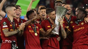 Roma Triumphs Over Frankfurt To Advance