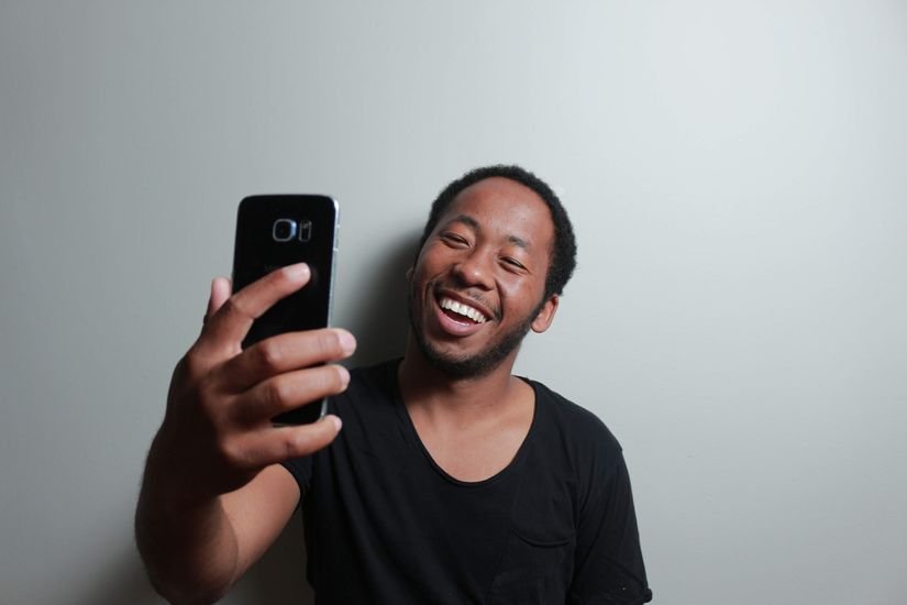 Selfie çekmeyi severler.