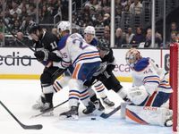 Skinner back in net for Oilers with Pickard out day to day with injury