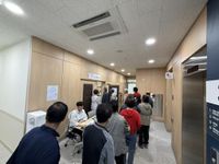[투표현장] “도장이 제대로 안 찍혔어요”…투표용지 들고 나온 유권자 제지