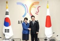 Takaichi, Lee Agree to Promote Future-Oriented Japan-S. Korea Ties