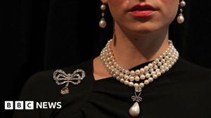 Diamond Necklace Linked To Marie Antoinette Scandal Fetches Nearly $5 Million