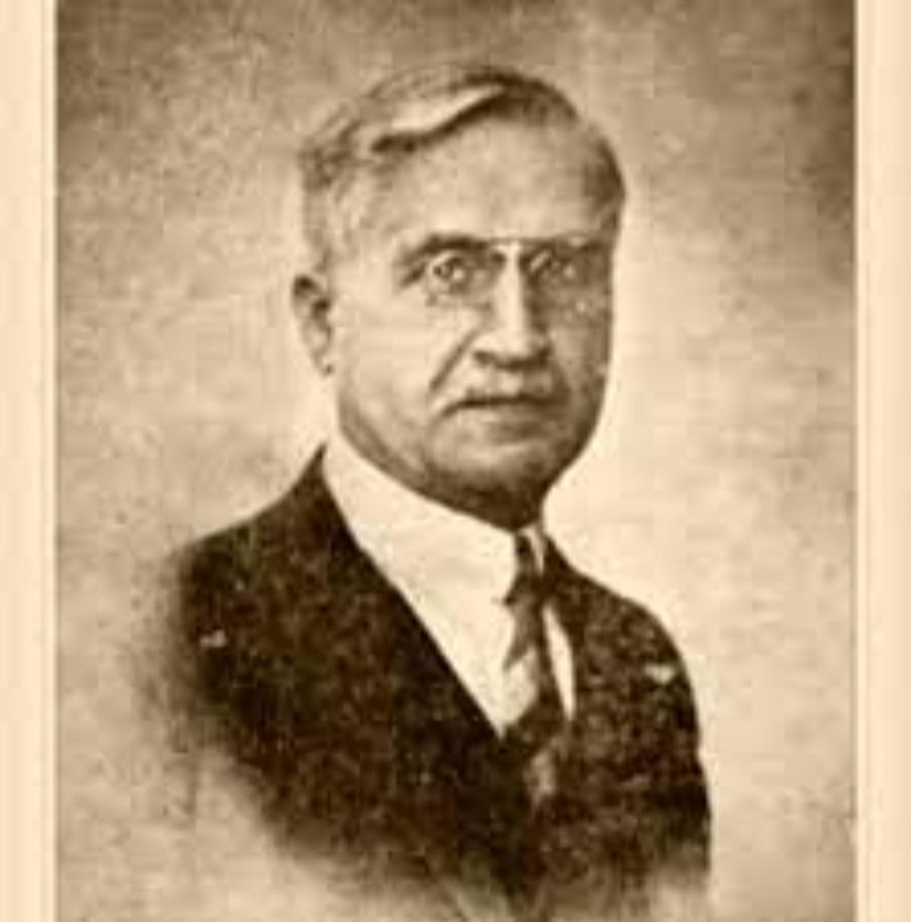 (Hüseyin Saadettin Arel Hoca Musiki Mecmuası'nın kurucusu ve Türk Müziği Üstadı)