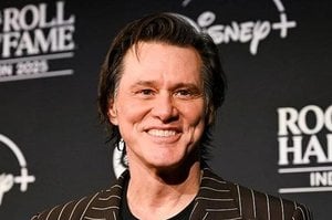 Jim Carrey Stuns Paris With Rare César Awards Return