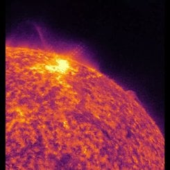 SDO Bir Koronal Kütle Atımını Gözlüyor