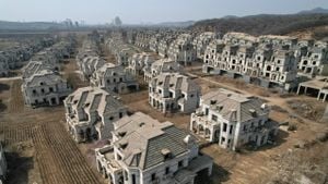 Chiba Prefecture's Abandoned Complex Becomes Ghost Town