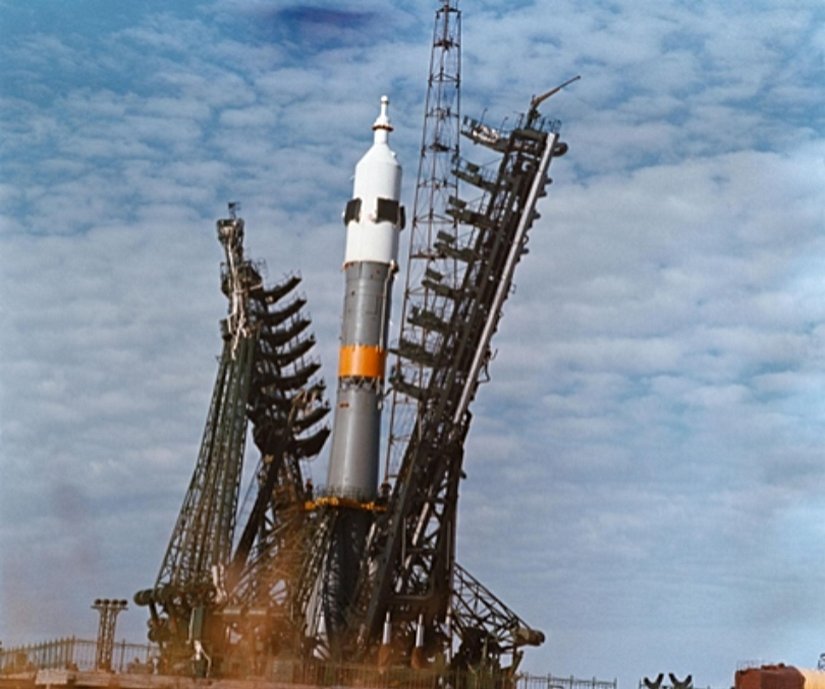 Apollo Uzay Aracı’nın Kennedy Uzay Üssü’nden ayrılırken çekilmiş bir fotoğrafı