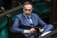 Janusz Kowalski na interwencji poselskiej w warszawskiej podstawówce. Poszło o godło