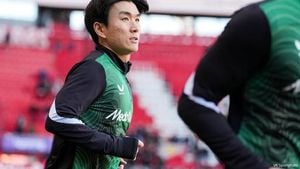 Feyenoord Faces Controversy Over Hwang's National Call-Up