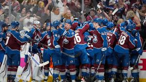 Avalanche Dominate Maple Leafs 7-3 To Extend Winning Streak