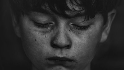 Boğazda Yumru ve Düğümlenme: Üzüldüğümüzde veya Ağladığımızda Boğazımız Neden Ağrıyor?