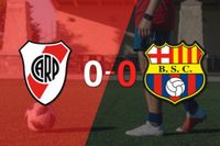 Sin muchas emociones, River Plate y Barcelona empataron 0-0
