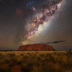 Uluru Üzerindeki Samanyolu Galaksisi