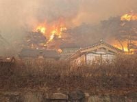 의성 산불로 천년고찰 운람사 전소...문화재급 유물 옮겨