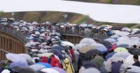 天候不良でブルーインパルス飛行中止　万博会場で披露予定