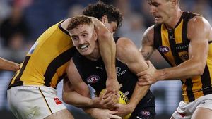 Carlton And Hawthorn Battle It Out In Thrilling AFL Clash