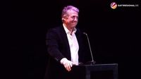 VIDEO | Hugh Grant hält Laudatio bei Filmfest 2025 in Bremen - SAT.1 REGIONAL