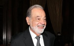 Carlos Slim Opposes 40-Hour Workweek Proposal