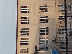 Güneş batarken karşısında açık bir pencere camı kendiliğinden açılıp kapanırsa neden gözümüze ışık yansır ve gözlerimiz kamaşır?