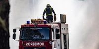 Un aparatoso incendio devora una nave en un polígono industrial en Tenerife
