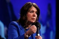 Alberta’s Smith Plans Talks With Carney, Says Separation Vote Possible