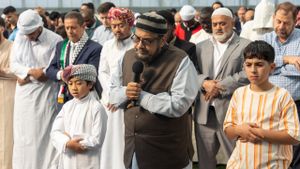 UAE Muslims Welcoming Ramadan With Taraweeh Prayers And Community Iftar