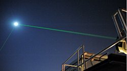 Ay'ın Yüzeyine Yerleştirilen Aynalarla, Ay ile Dünya Arasındaki Mesafeyi Ölçmek