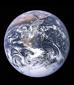 Dünya modellemelerinde neden kuzey kutbu hep yukarıda?