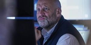 Wall Street Wobbles As Tech Stocks Slide And Shutdown Drags