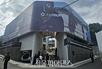 [현장+] 캠핑의 여유·패션을 담다···헬리녹스 웨어 팝업스토어 가보니 - 서울파이낸스