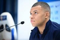 « Des limites sont franchies »  : Kylian Mbappé au soutien d'Adrien Rabiot après l'épisode des banderoles