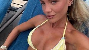 Molly Smith Flaunts Abs And Reveals Wedding Plans