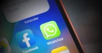 Was ist Meta AI? WhatsApp, Insta und Facebook jetzt mit KI-Helfer - CURVED.de