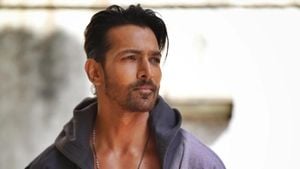 Harshvardhan Rane Celebrates Sanam Teri Kasam's Re-Release Success