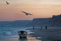 Crew rescued after Somali pirates storm oil tanker