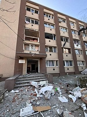 Gas Explosion Rocks Buzău Block Injures Resident