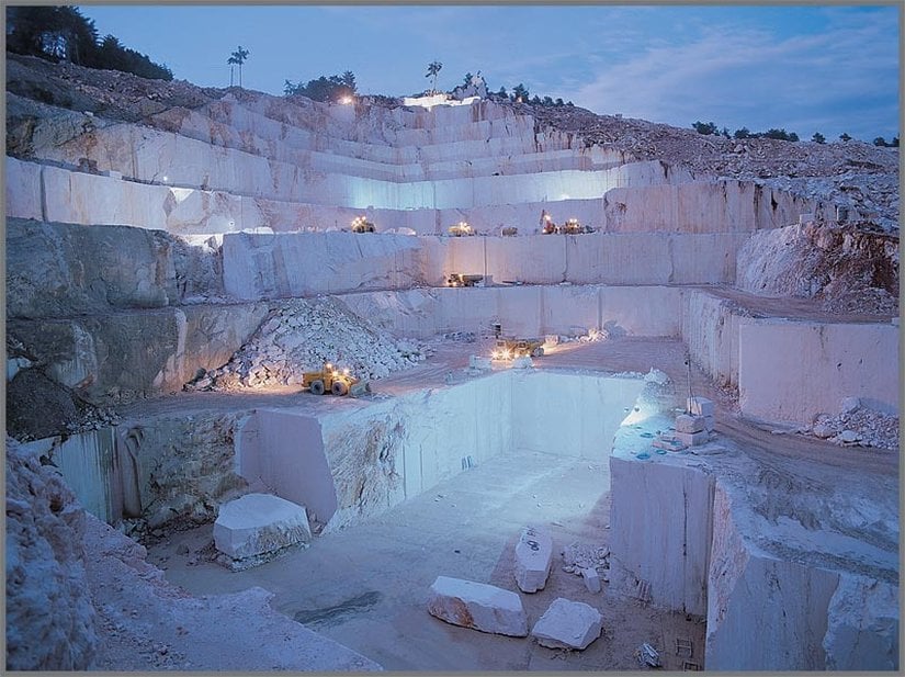 Türkiye'de İşletilen Bir Mermer Ocağı