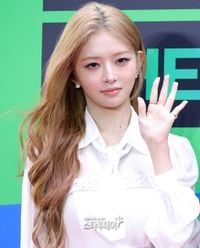 [포토]레이, 확 바뀐 분위기 - 스타투데이