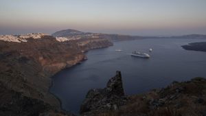 Santorini Faces Mass Evacuations Amid Record Seismic Activity