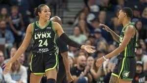 Lynx Extend Unbeaten Streak With Dominant Win Over Wings
