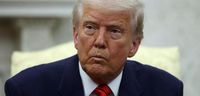 Trump contraria bolsonaristas ao citar Brasil como modelo de segurança eleitoral em novo decreto