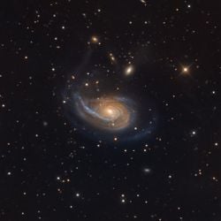 Arp 78: Koç’taki Tuhaf Galaksi