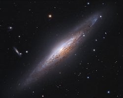 NGC 2683: Yandan Görülen Sarmal Galaksi