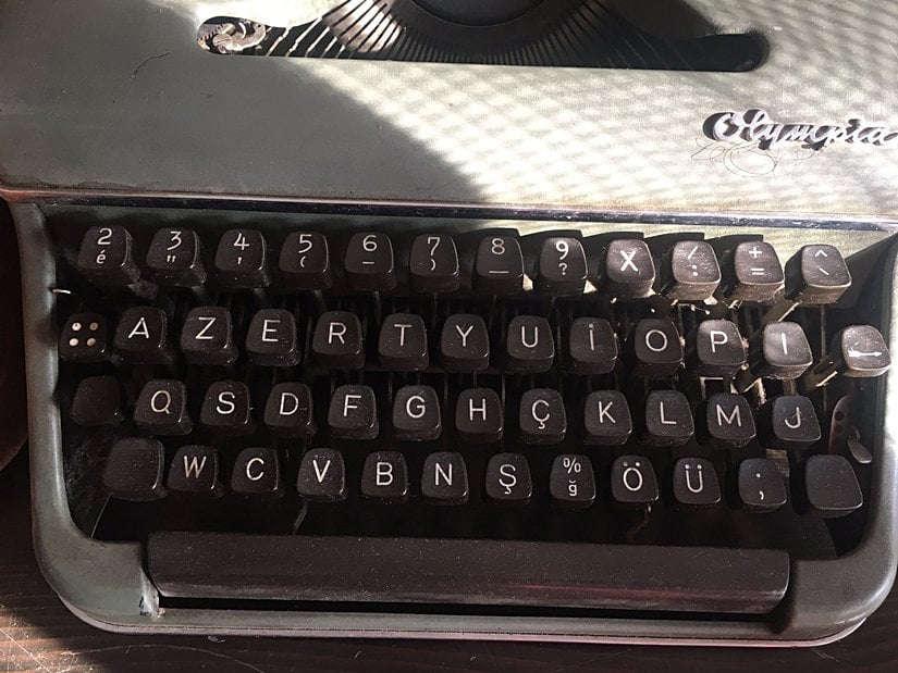 Okurlarımızdan birinin hatıra daktilosu... Henüz 0 ve 1 sayıları eklenmemiş.