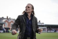 Gareth Ainsworth to complete shock move and leave Shrewsbury Town