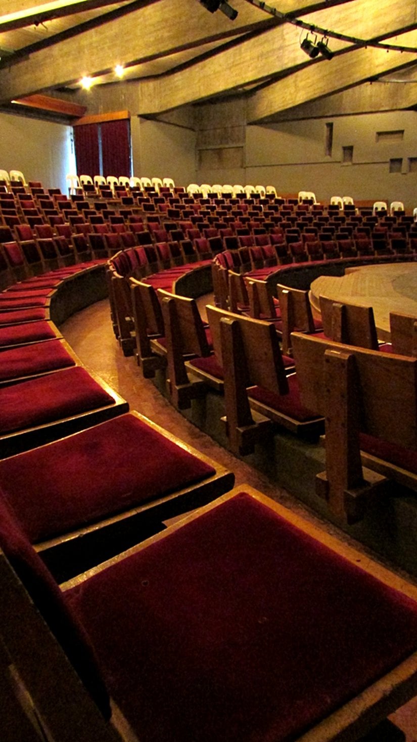 Etkinlik için alternatif olarak önerilen Mimarlık Amfisi. Bu amfinin kapasitesi yaklaşık 340 kişidir. Etkinliğimizin 1250 kişilik olacağını hatırlatmak isteriz. Bu fotoğraf, Dr. Kök'e gönderilen e-postada yer almamaktadır; kamuoyunu bilgilendirmek adına eklenmiştir.