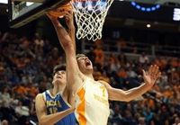 Tennessee is dancing to program-best 3rd straight Sweet 16 with 67-58 win over UCLA