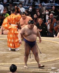 悲願初V狙う高安は元大関対決に敗れる…1敗消え、大の里、尊富士と2敗3人がトップ並走　3敗は4人（スポニチアネックス） - Yahoo!ニュース