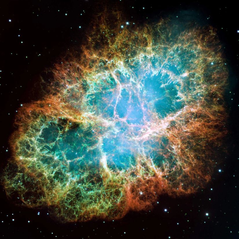 Yengeç (Crab) Nebulası: Bir süpernova patlamasının geride bıraktığı renkli kalıntılar.