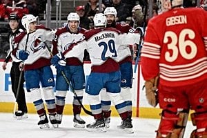 MacKinnon Reaches 40 Goals As Avalanche Shut Out Red Wings